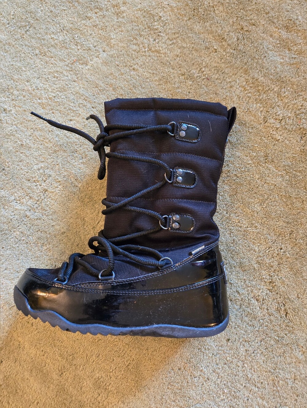 FitFlop SnowBoots with the Microwobbleboard™ sole and a waterproof upper